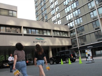 <p>Gateway Plaza, the biggest apartment complex in Battery Park City, is instituting new rules governing pets.</p>
