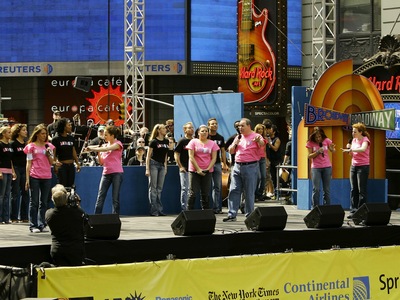 Singer Haylie Duff performs with the cast of Hairspray onstage at the 15th Annual Broadway On Broadway Concert on Sept. 10, 2006 in New York City. 