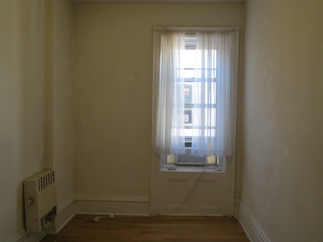 House hunters go to great heights for a pre-war walkup's view of the West Village