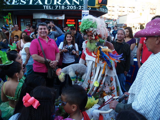 A street performer entertains kids at the Viva La Comida! festival.