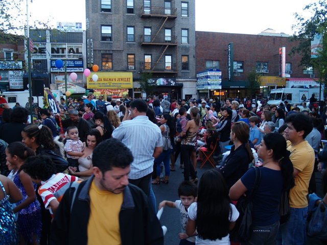 The Viva La Comida! festival drew a large crowd to Dunningham Triangle at the Jackson Heights-Elmhurst border.