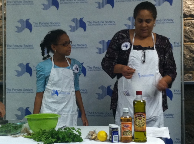 <p>Barbara Biscaino, 45, and her daughter, 9, explain how to prepare green beans</p>

