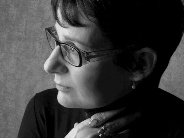 <p>Carin Goldberg, who has designed book and album covers, recently launched her own site selling her personal work.</p>
