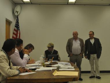 Le Cheile asks for an extension of hours at CB12 Licensing Commitee meeting.