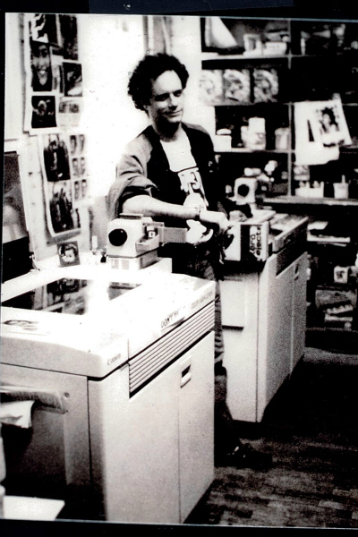 <p>Daniel Himmelfarb with two of his color Xerox copiers at one of his Jamie Canvas stores.</p>
