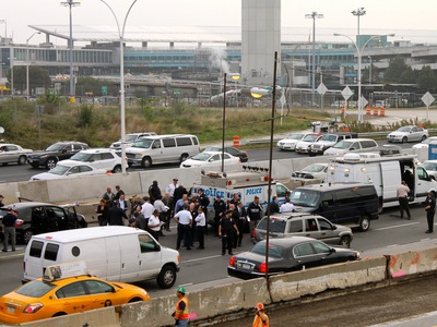 <p>Cops shot and killed a man on the Grand Central Parkway in Queens on Oct. 4, 2012.</p>
