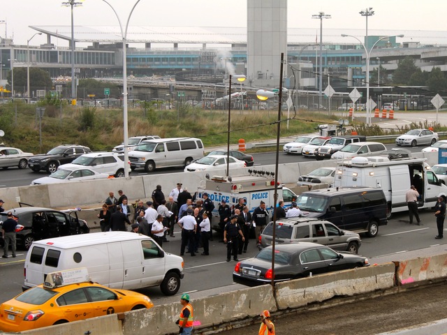 <p>Cops shot and killed a man on the Grand Central Parkway in Queens on Oct. 4, 2012.</p>
