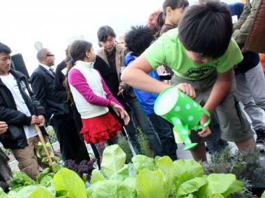 The Earth School, along with non-profit the Fifth Street Farm, unvieled the garden Friday.