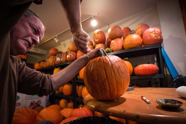 <p>Carving the owl</p>

