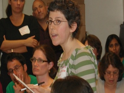 <p>Mara Bragg, an Uptown parent, spoke at a District 6 Community Education Council meeting Oct. 18, 2012.</p>
