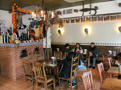 <p>Diners at Mexicosina.</p>

