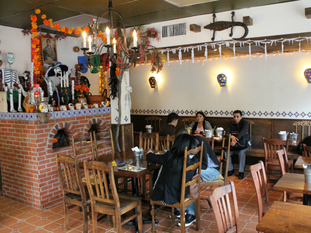 <p>Diners at Mexicosina.</p>
