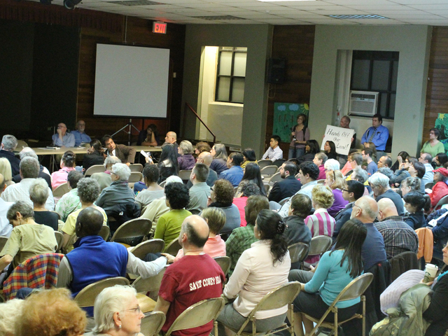 <p>Hundreds of residents showed up to protest the planned development at Willets Point.</p>
