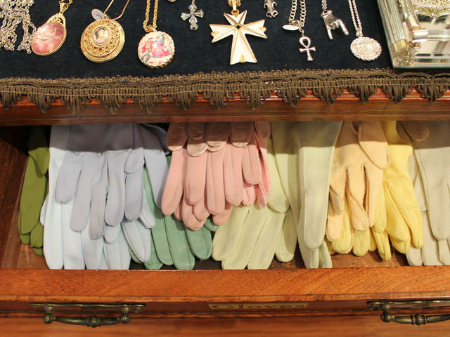 An assortment of pastel ladies gloves at Pippin.