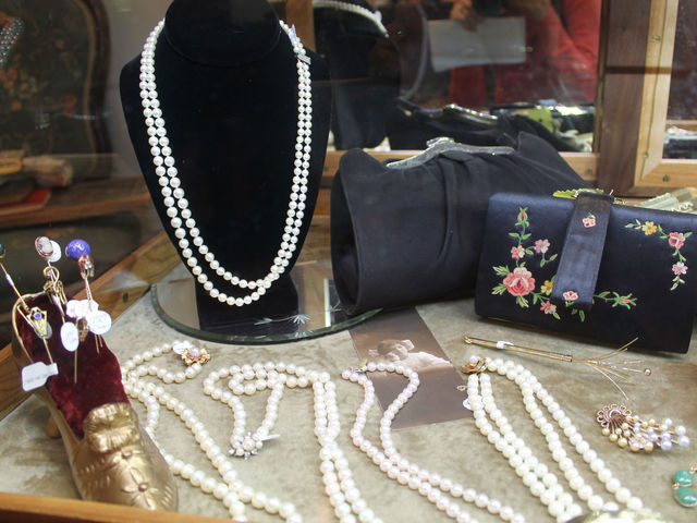 Vintage pearls at Pippin Vintage Jewelry.