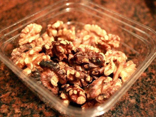<p>Roasted walnuts.</p>
