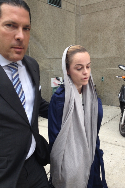 <p>Actress Taryn Manning leaves Manhattan Criminal Court October 12, 2012 with her lawyer Joe Tacopina after being arraigned on misdemeanor assault charges. The 33-year-old allegedly punched, kicked and scratched her pal and makeup artist during an early morning tussle in their hotel.</p>
