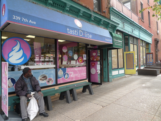 <p>Tasti D-Lite on Seventh Avenue and Ninth Street is one of many frozen yogurt emporiums in Park Slope.</p>
