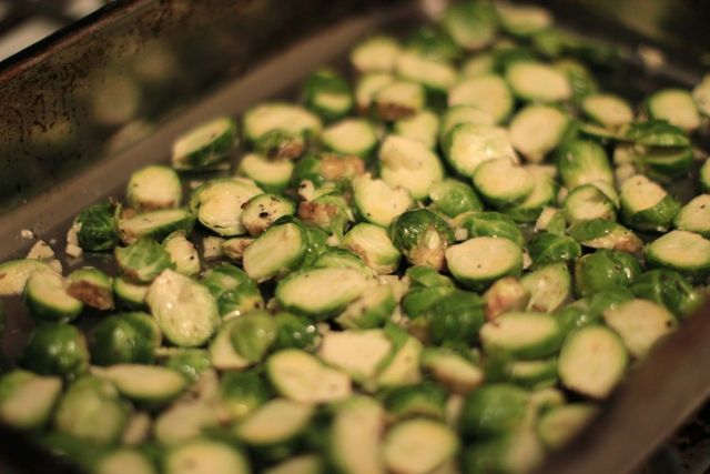 <p>Make sure that the Brussels sprouts are arranged in a single layer in order to get crisp.</p>
