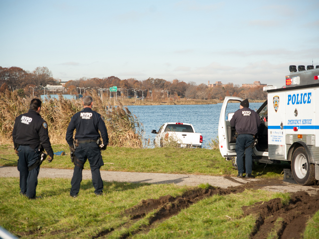 <p>ESU officers prepare to remove the pickup from the water Monday morning, Nov. 19, 2012.</p>
