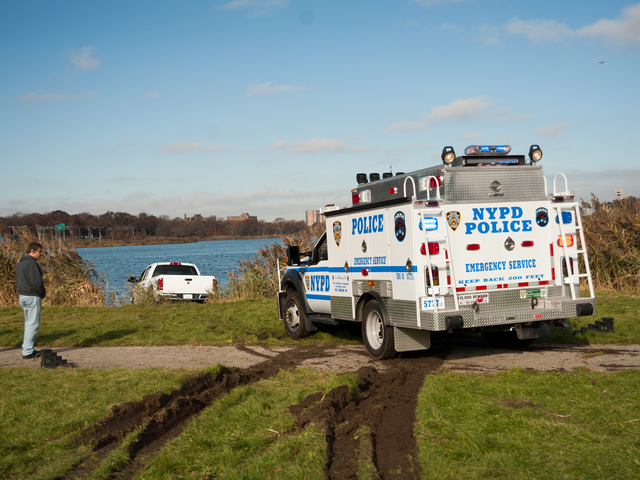<p>Officers at the scene Monday morning, Nov. 19, 2012.</p>
