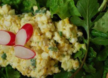 A classic egg salad with a devilish new look: served up in lettuce "cups" and topped with apple slices