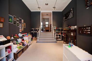 After the Dekalb Market closed, a Boerum Hill gift store takes in artworks of former vendors.