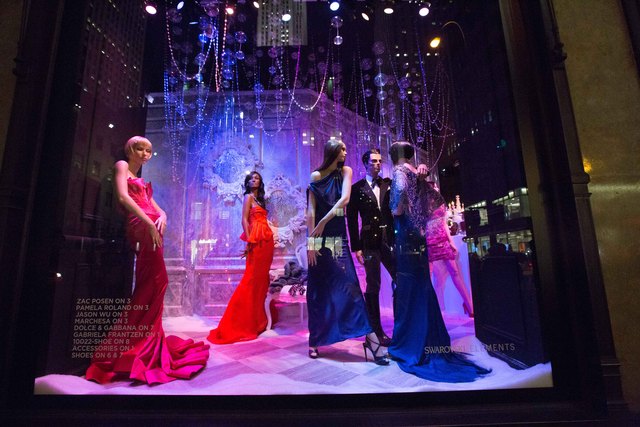 <p>A windows of Saks Fifth Avenue</p>
