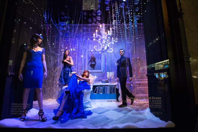 <p>A windows of Saks Fifth Avenue</p>
