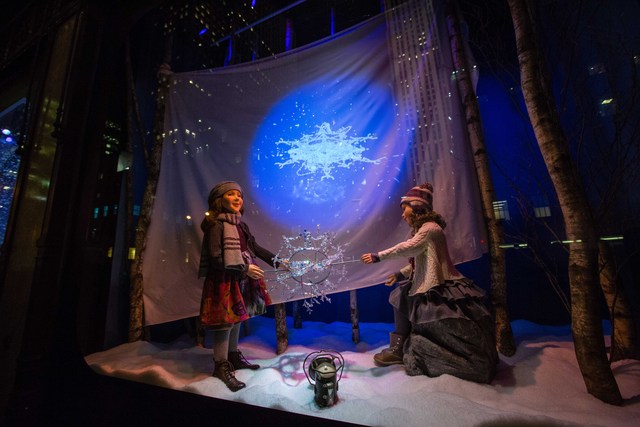 <p>Saks' windows on Fifth Avenuealso incorporated the Snowflake and Yeti story.</p>
