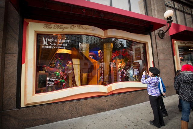 <p>passerby take picture at a windows by Macy's at Herald Square</p>
