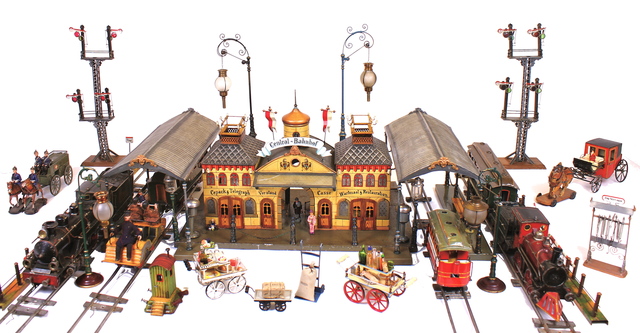 <p>A two onion-dome train station with accessories made by Marklin in 1900.</p>
