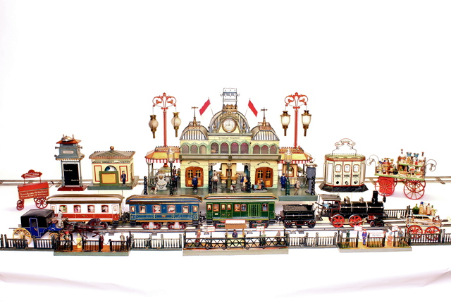 <p>A garden station with accessories made by Marklin from 1900.</p>
