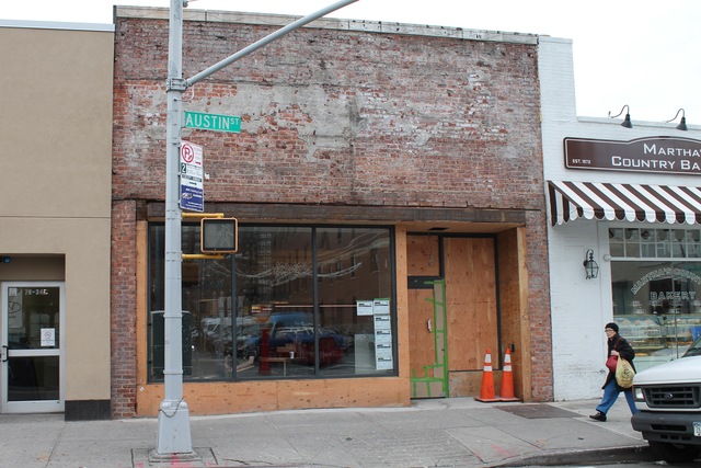 <p>Chipotle Mexican Grill will open at 70-30 Austin St. early next year, next to Martha's Country Bakery.</p>
