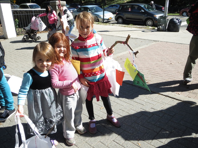 <p>Children prepared to march from Asphalt Green to Gracie Mansion to deliver Christmas letters to Mayor Michael Bloomberg, demanding that he put a stop to the East 91st Street Marine Transfer Station.</p>
