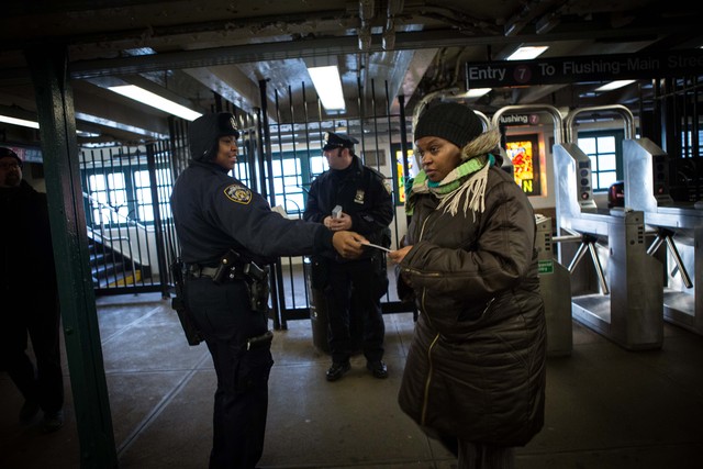 <p>Officers handed leaflets on subway safety to commuters at 40th Street station Friday morning, Dec. 28, 2012. The night before, a man was shoved to his death in front of an oncoming 7 train as it pulled into the station.</p>
