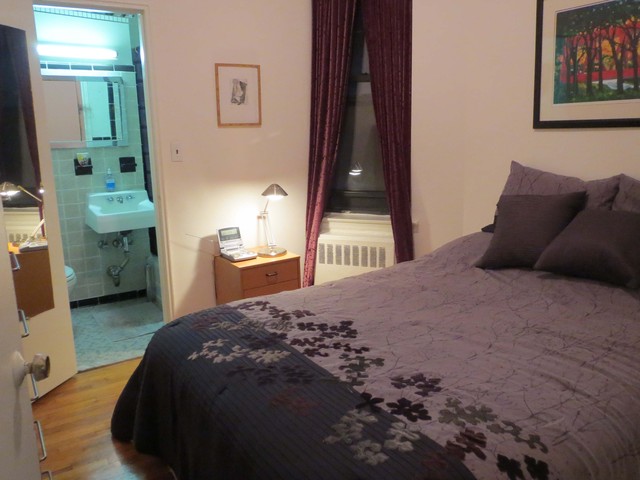 <p>The bedroom of this co-op &mdash; located at 531 E. 87th St., 2D &mdash; can comfortably accomadate a king-size bed.</p>
