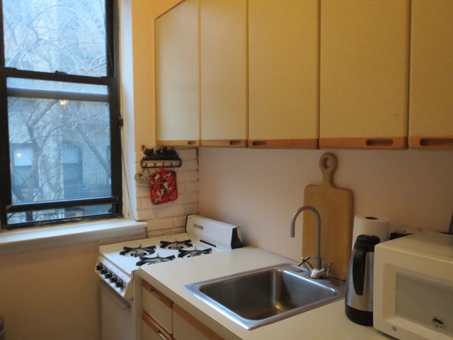 <p>House hunters on Sunday, Dec. 16 2012 said they would want to make some changes to the kitchen of this co-op, located at 531 E. 87th St., 2D.</p>
