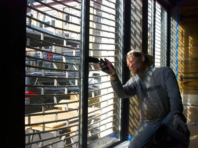 <p>A worker gets Seaport cafe and bar Fresh Salt ready for it's reopening on Wednesday, Dec. 19, 2012.</p>
