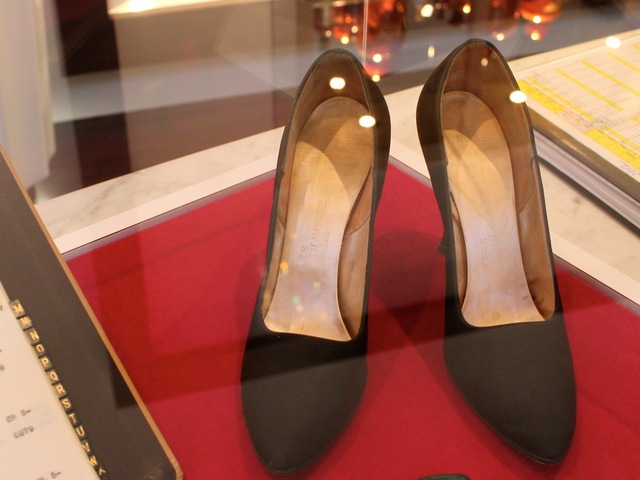 <p>These Saks Fifth Avenue stilettos, size 7.5, belonged to Marilyn Monroe.</p>
