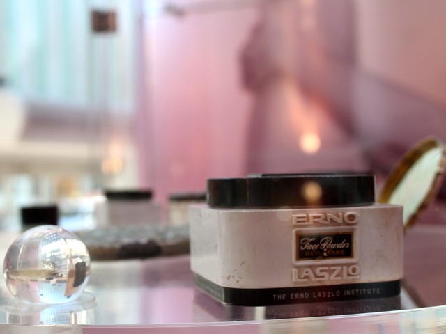 <p>This jar of Erno Laszlo&nbsp;face cream belonged to Marilyn Monroe.</p>
