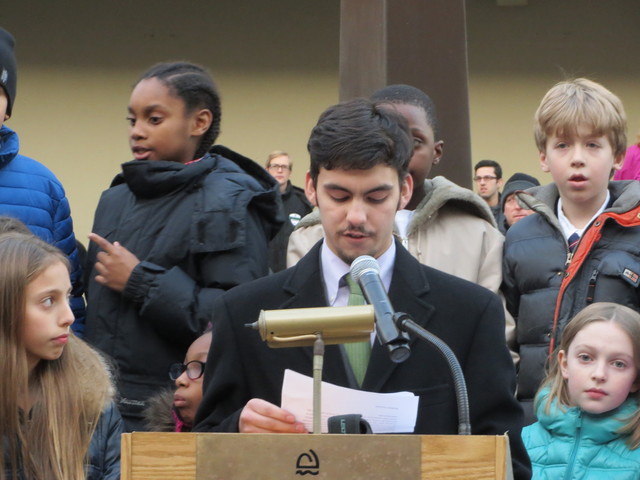 <p>Michael Resnick, 17, said in his letter to Mayor Michael Bloomberg that he didn't understand how the city could go forward with a potentially hazardous project.</p>
