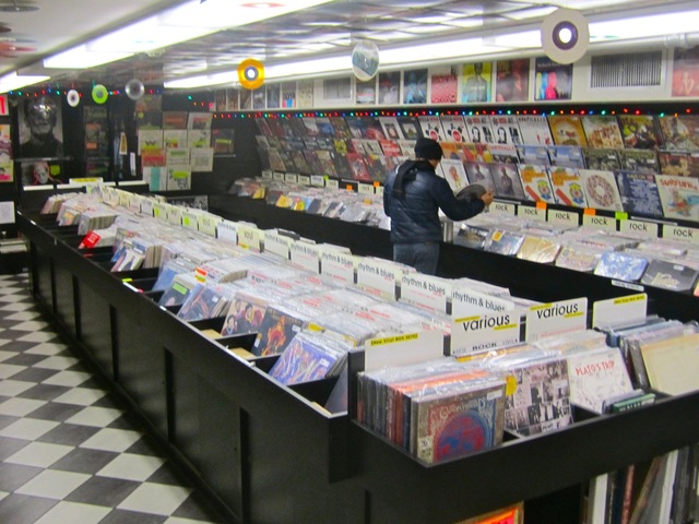 <p>Audiophiles have flipped through stacks of vinyl at Bleecker&nbsp;Street Records for more than 20 years. A store called Golden Disc previously operated there.&nbsp;</p>
