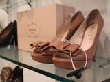 Shoplifter With Taste for Jimmy Choos Bit Boutique Worker, Cops Say