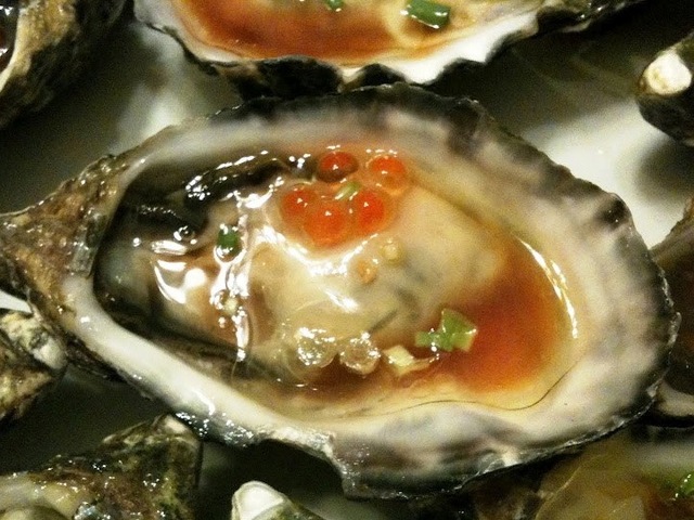 <p>Oysters at London Lennie's in Rego Park</p>
