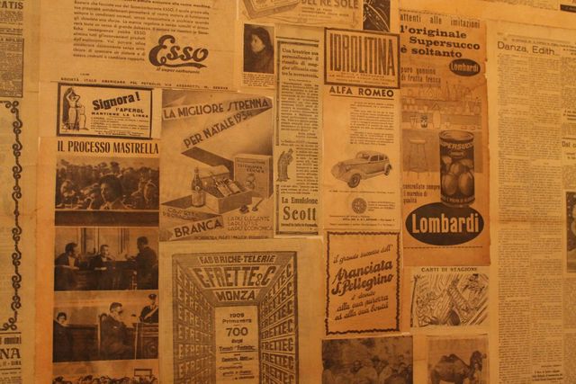 <p>The walls are lined with vintage newspapers from Italy in the 1920s.</p>
