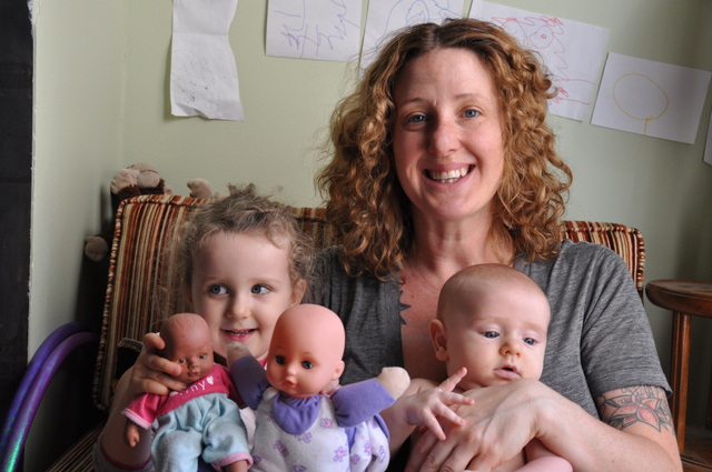 <p>Samantha Huggins held her 2 children on the couch of her living room, where both of them were born. Her experience inspired her to start a local pregnancy support business and she is planning to become a midwife.</p>
