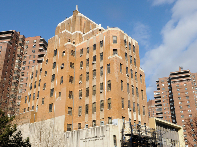 <p>Lower East Side preservationists are trying to get landmark status for the Bialystoker Home for the Aged, an Art Deco depression-era building at 228 East Broadway that may be torn down for development, shown Feb. 12, 2013.</p>

