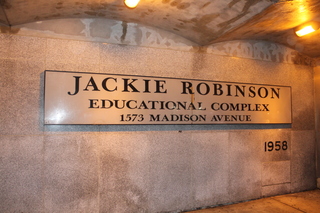 <p>Supporters of East Harlem Scholars Academies packed the auditorium of a DOE hearing.</p>
