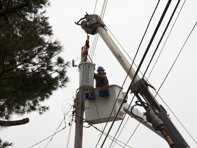 <p>A Con Edison worker fixed a damaged transformer on Staten Island on an afternoon in 2013.</p>
